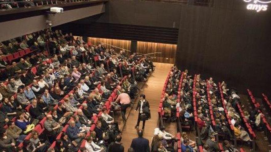 Imatge de la Sala Gran del Kursaal, ahir, just abans de començar els parlaments i l&#039;estrena del documental