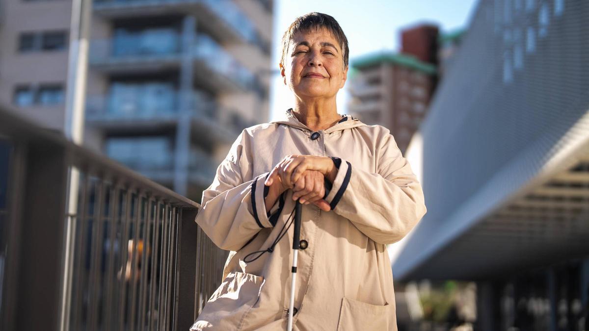 Rosa Alarcón, junto al Mercado de la Vall d'Hebron-Teixoner, el jueves.
