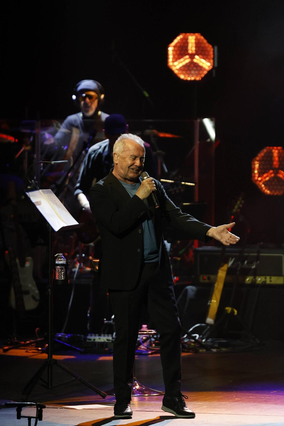 El concierto de Víctor Manuel en Gijón, en imágenes El concierto de Víctor Manuel en Gijón, en imágenes