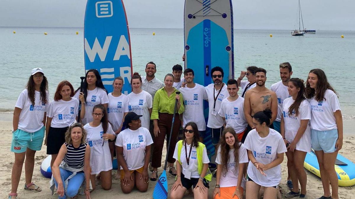 Los “Centinelas do Mar” acondicionan la playa de Caneliñas | FDV