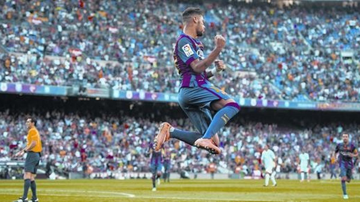 Neymar celebra el primer gol al Granada, ayer en el Camp Nou.