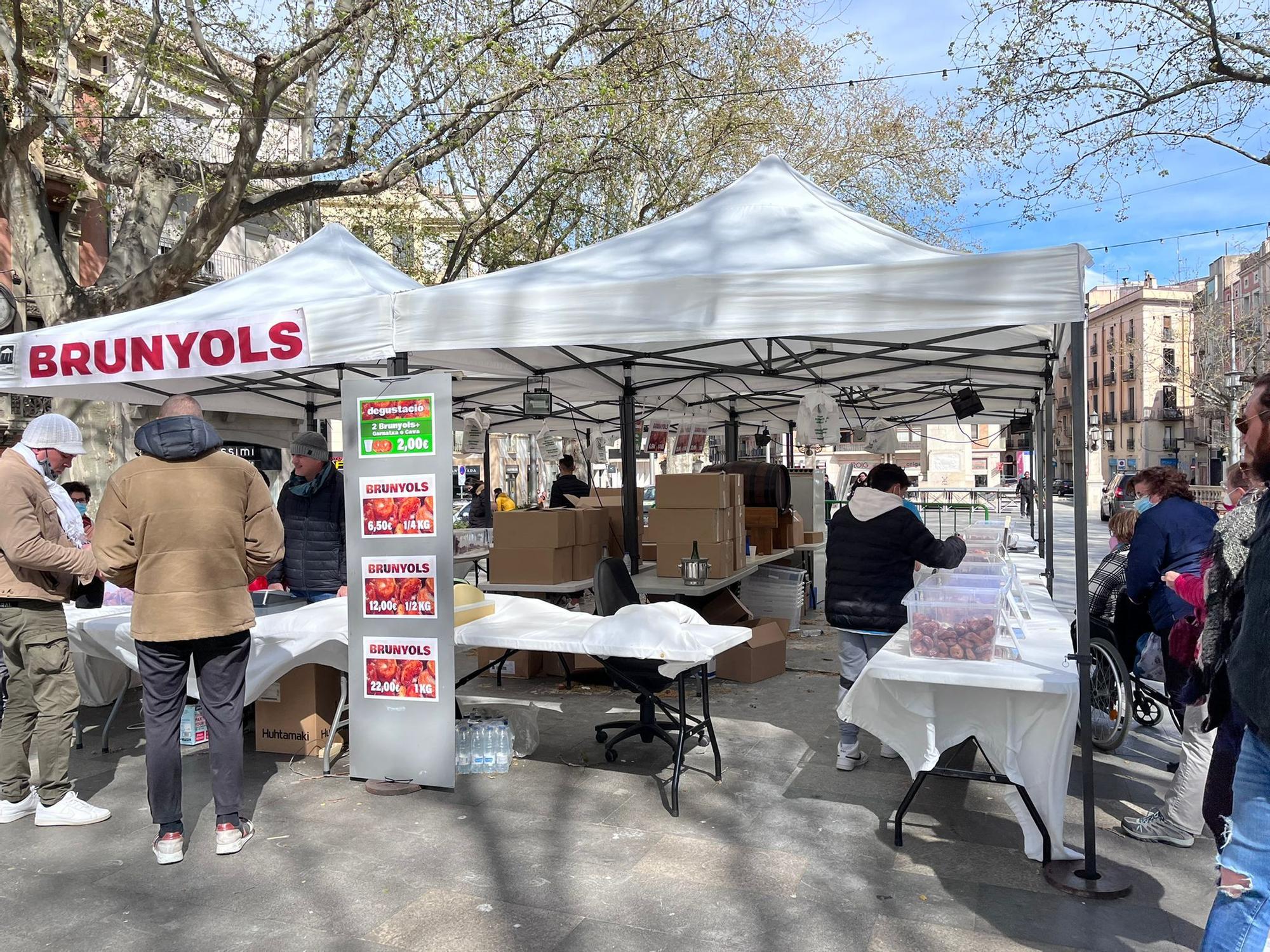 Torna la cua per comprar brunyols a la Rambla