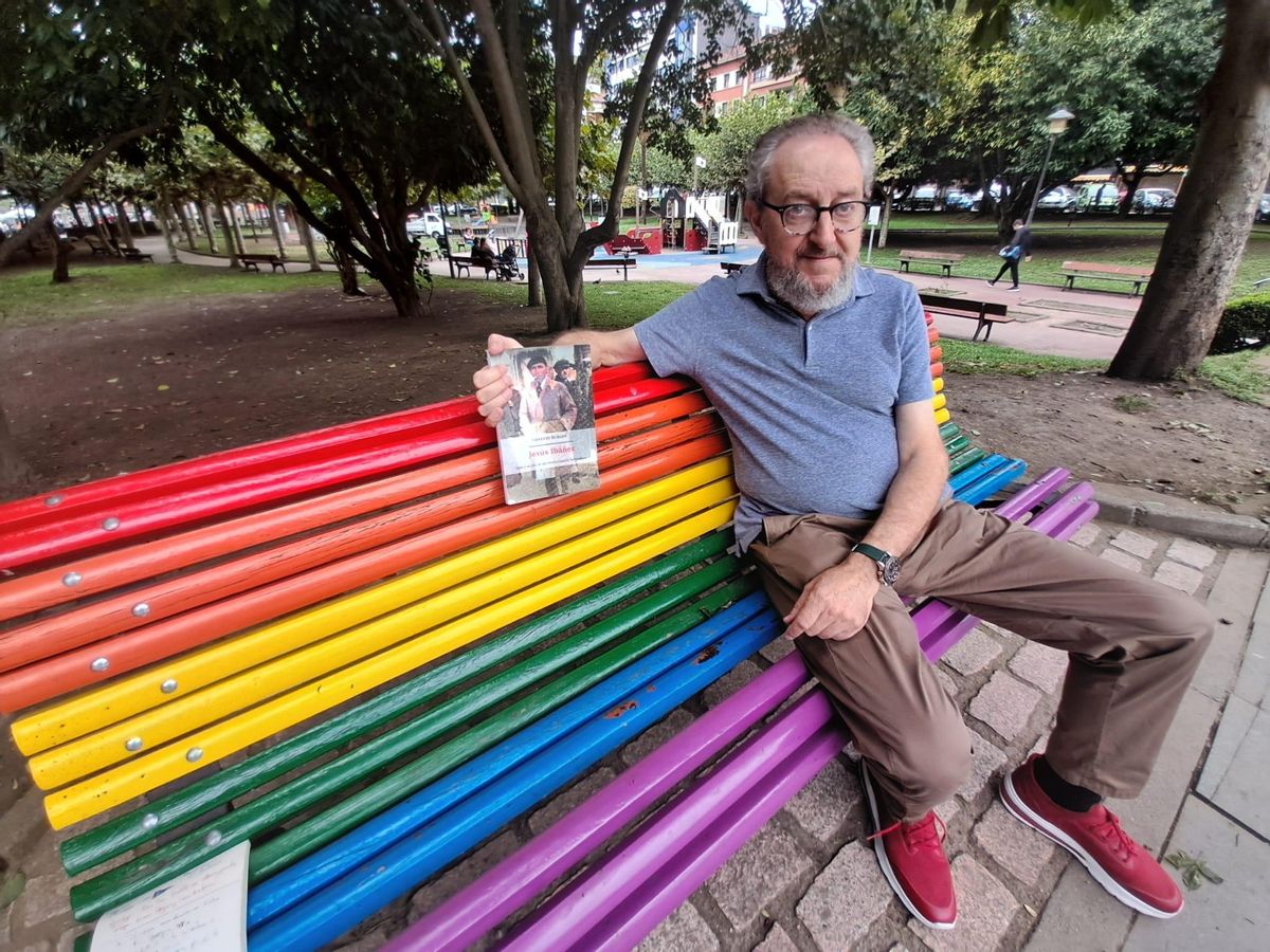 Ernesto Burgos, con su nuevo libro.