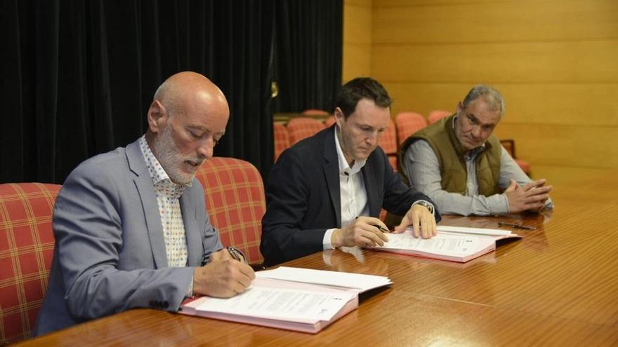 Aguas de Torremolinos consigna 20.000 euros para familias vulnerables