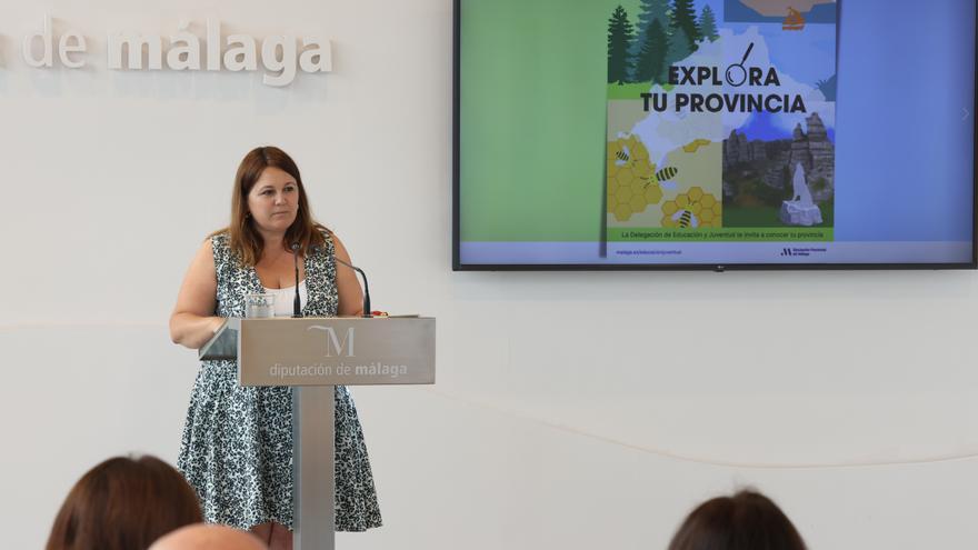 La vicepresidenta segunda de la Diputación, Natacha Rivas, presenta 'Explora tu provincia', programa de la institución que ofrece a los jóvenes malagueños entradas a espacios culturales, naturales y de ocio durante el verano