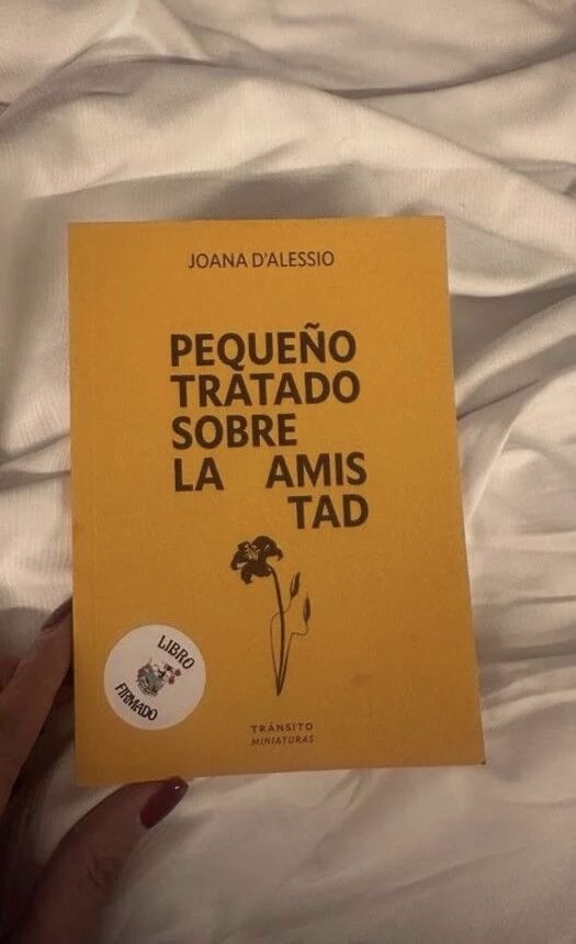 Sara Carbonero reaparece en redes comparitendo un libro