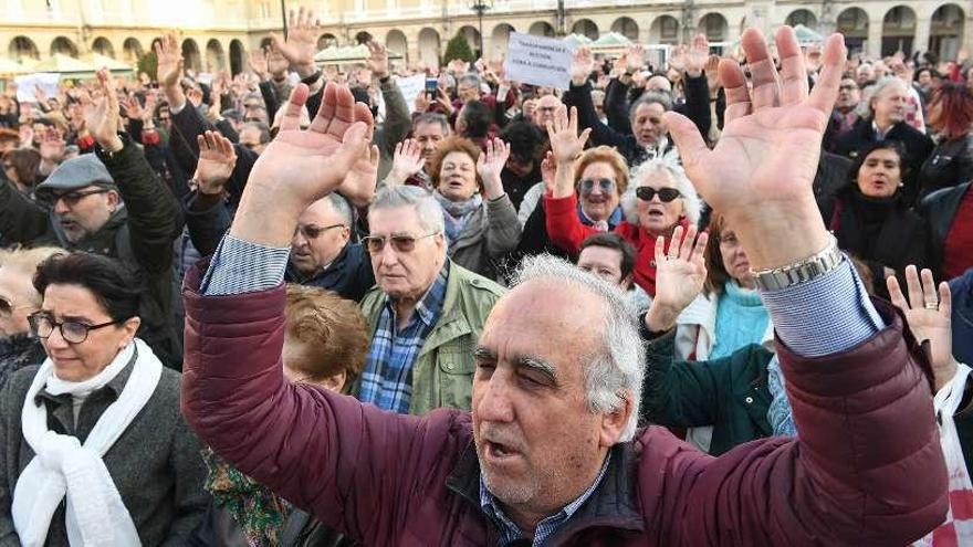 Protesta en favor de unas pensiones dignas en A Coruña.