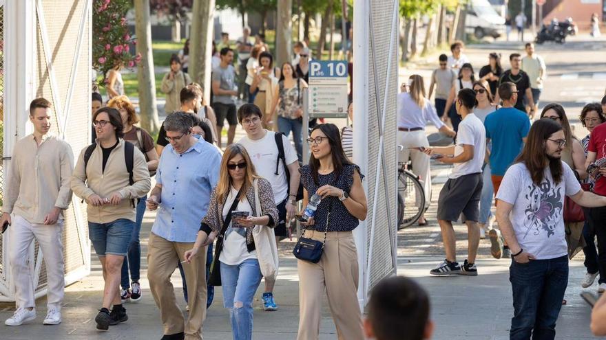 En imágenes I Zaragoza acoge la oposición a la Administración General del Estado