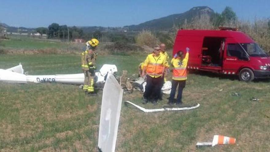 Bombers, al costat de l&#039;avioneta accidentada