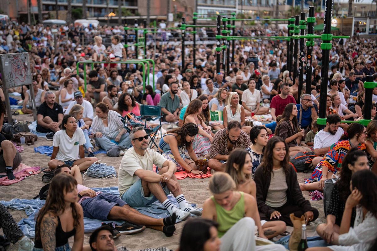 Más de 30.000 personas vibran en el segundo día de Clàssica a la Platja en la Barceloneta
