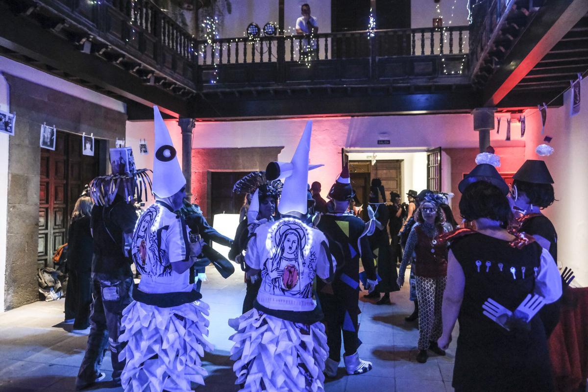 Fiesta de ‘CAAMnaval’:  el dadaísmo