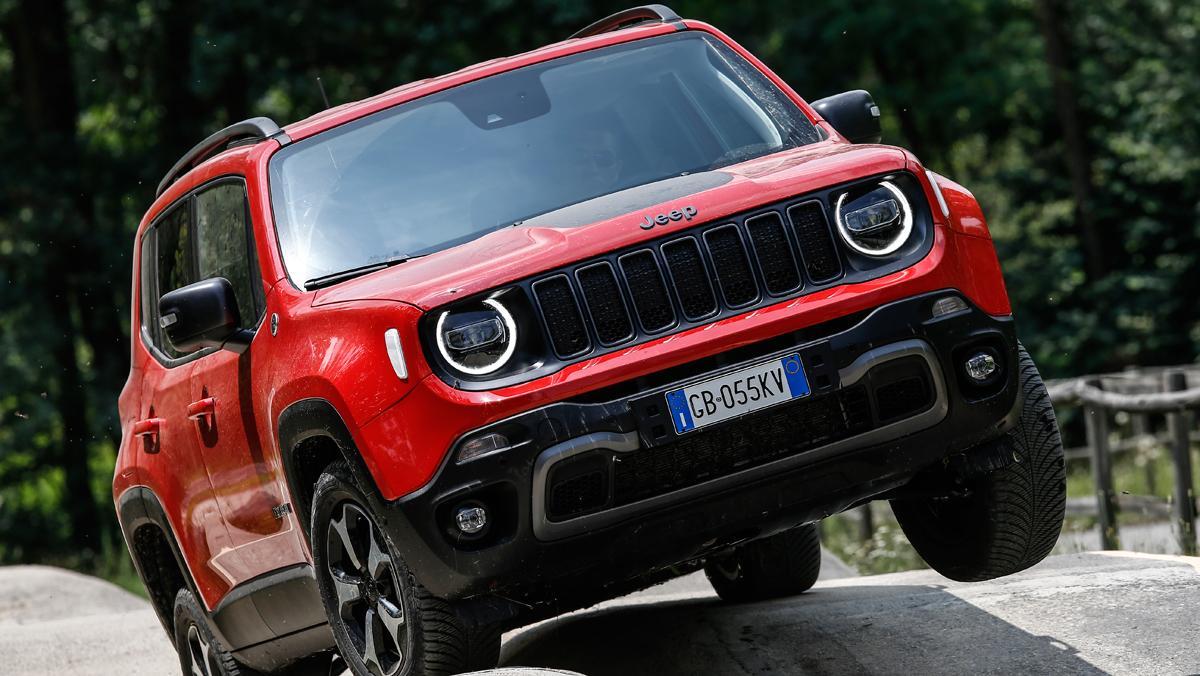 El Jeep Renegade 4xe, de estilo montañero y motor híbrido.