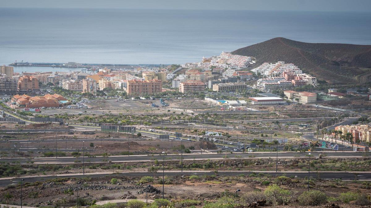 Panorámica de un amplio terreno de parcelas urbanísticas sin desarrollar en Tenerife.