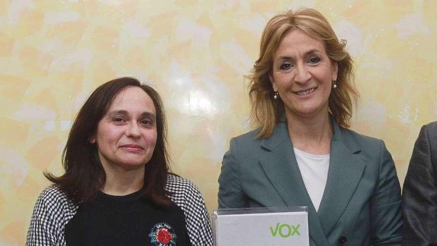 Begoña Conde, con la número 1 al Senado, Cristina Bravo Bosch. // Iñaki Osorio