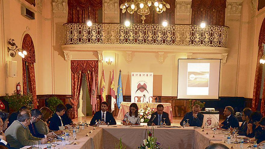 Strieder, a la izquierda, en la reunión de ayer en Ciudad Real.