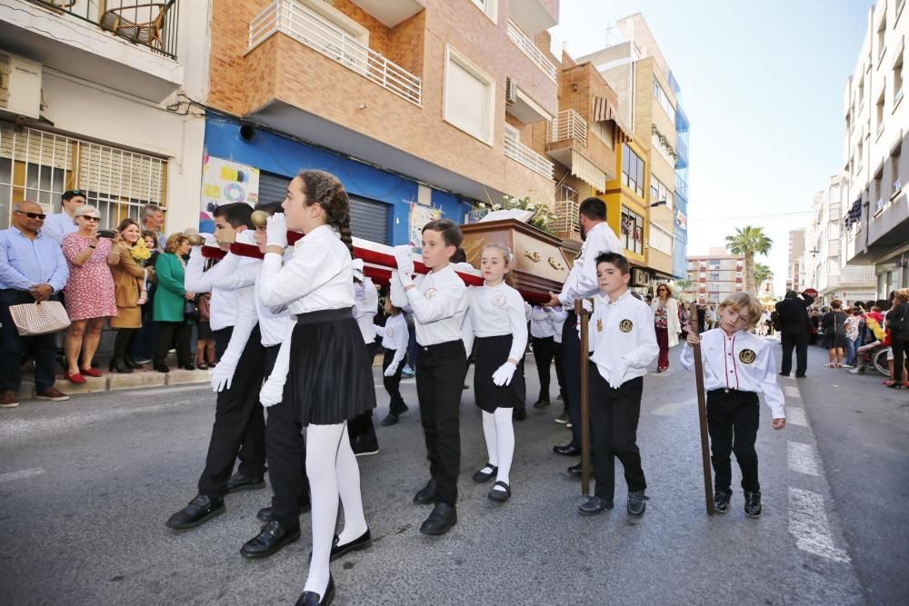 La procesión recorrió el itinerario entre la iglesia del Sagrado Corazón y la Inmaculada en Torrevieja