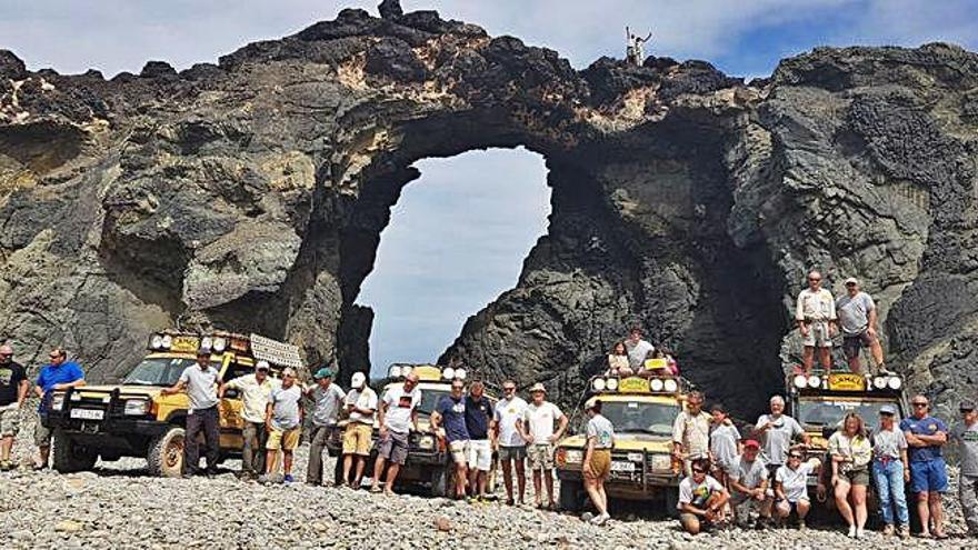 Los aventureros del Camel Trophy recorren la Isla