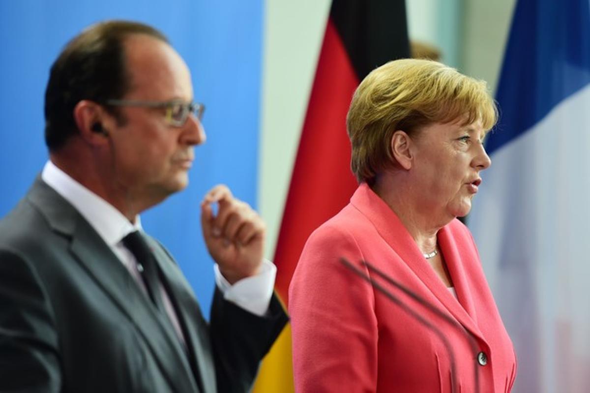 Merkel i Hollande en la compareixença posterior a la seva trobada d’aquest dilluns a Berlín.