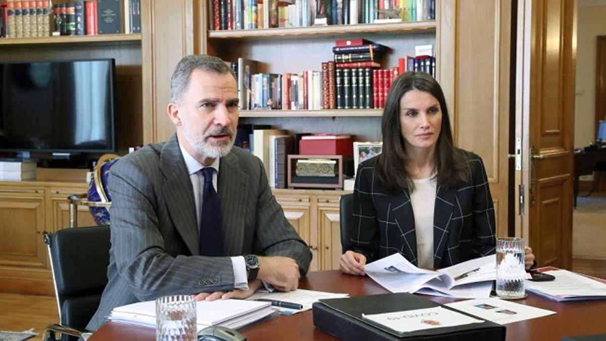 Los reyes Felipe VI y Letizia continúan con las reuniones por videoconferencia