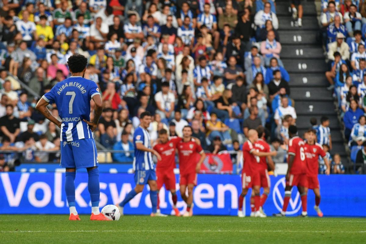 El Dépor cae ante el Sevilla (0-1) en un duelo espeso en el que no logró dominar el juego ni dispuso de ocasiones claras.