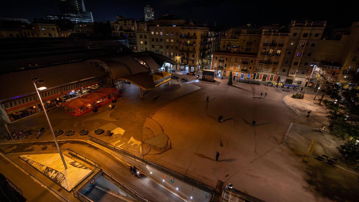 Una persona sin hogar muere en la plaza del Poeta Boscà, en la Barceloneta, en plena ola de frío