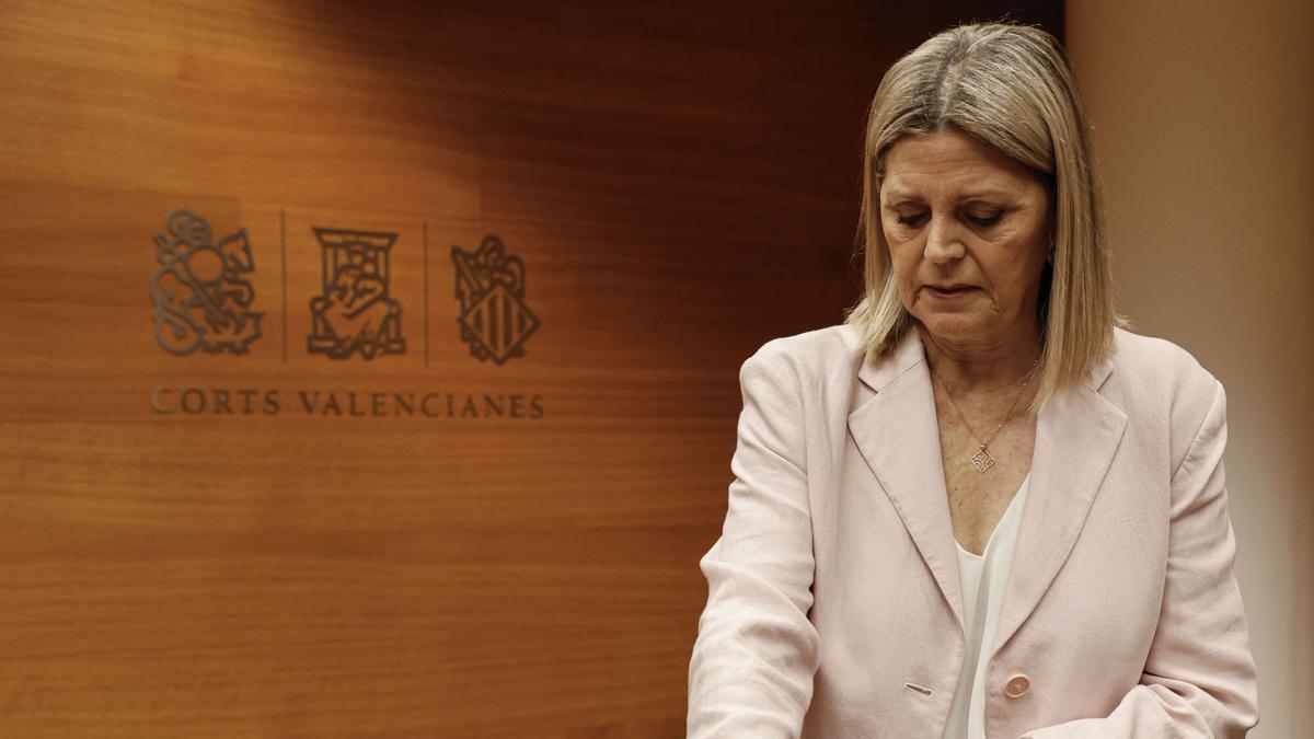 La consellera de Educación, Cultura y Universidades, Carmen Ortí, comparece en las Corts, este jueves.