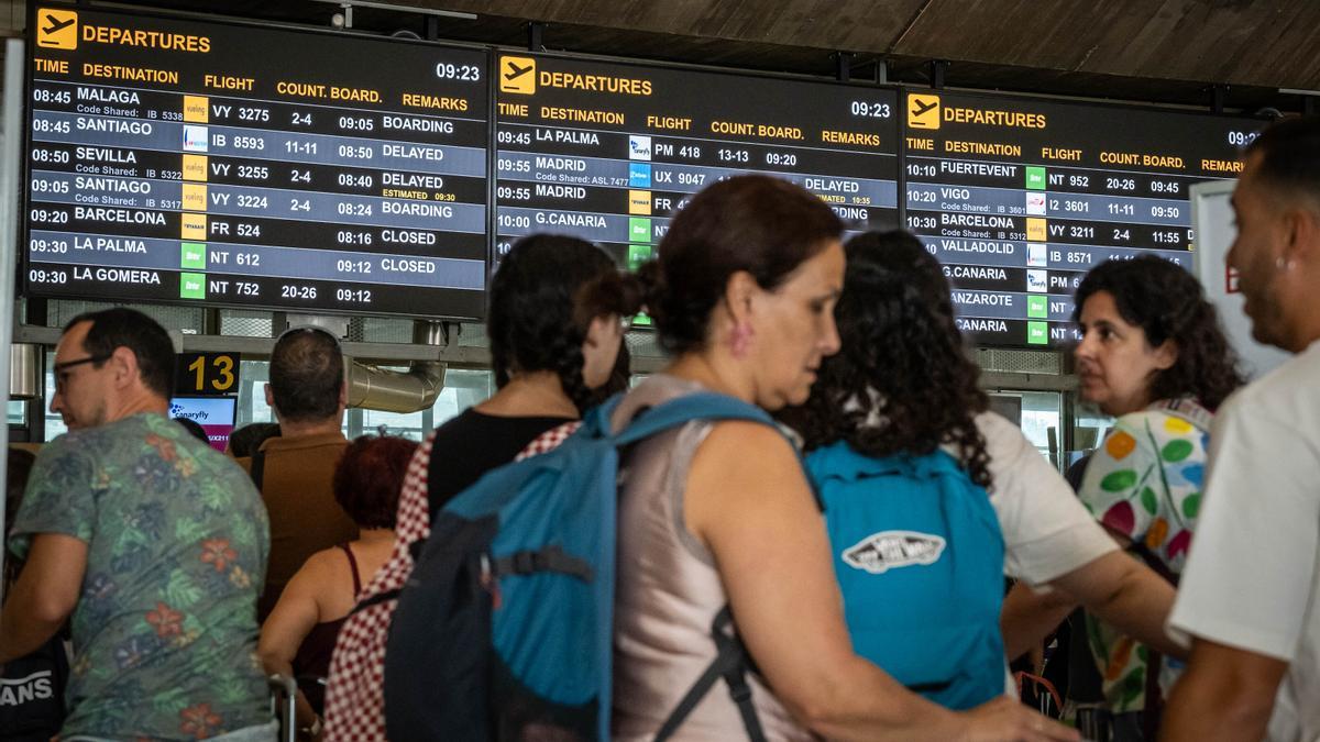 Caos en el aeropuertos de Tenerife Norte después de que un problema informático afectara al sistema de facturación.