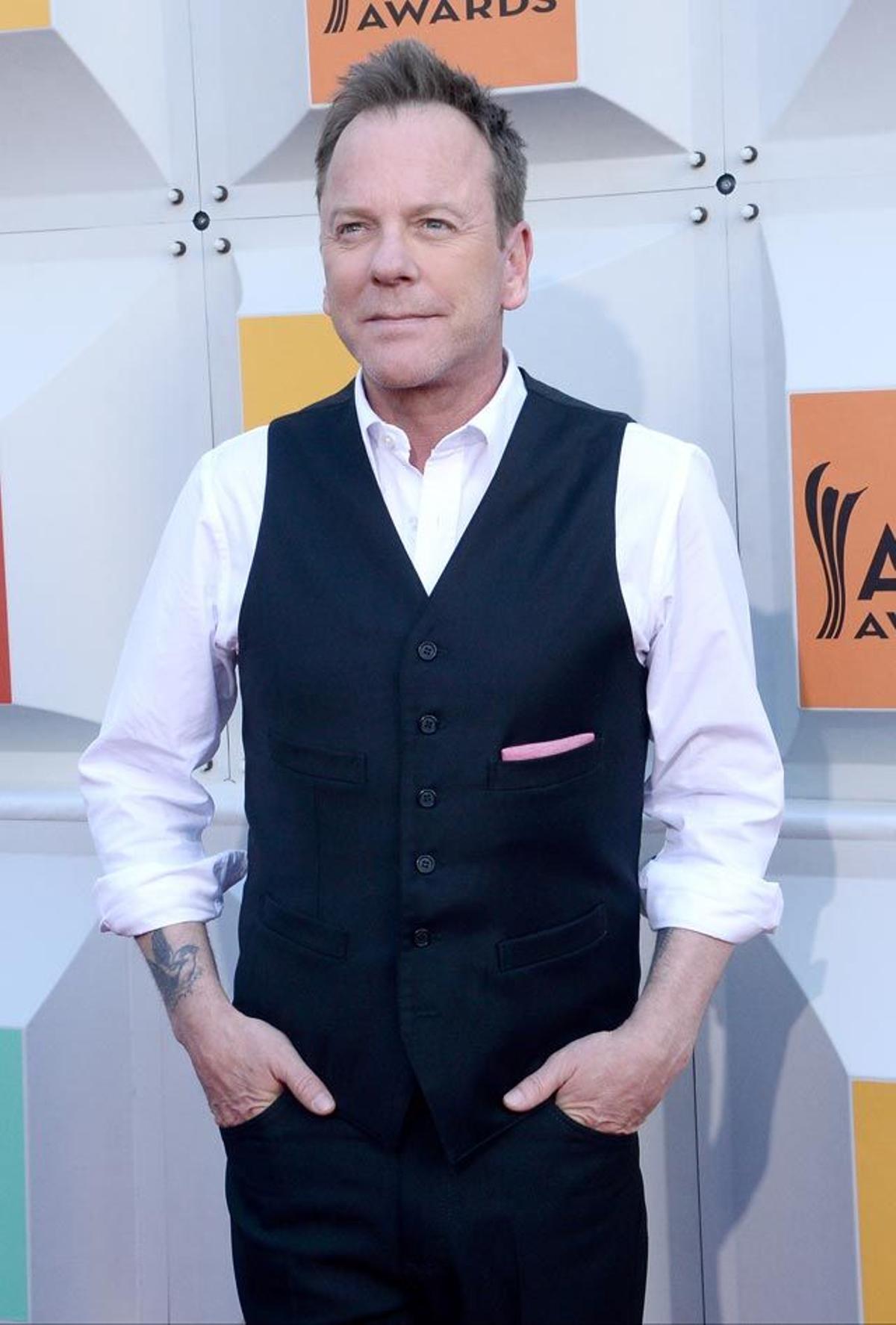 Kiefer Sutherland, en la alfombra roja de los ACM Awards 2016.