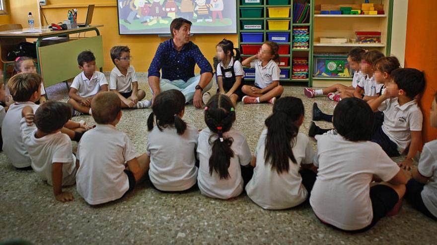 Alcoy propone una bajada de las ratios para evitar el cierre de aulas en los colegios