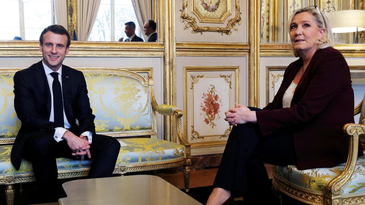 Emmanuel Macron y Marine Le Pen, durante una reunión en el Palacio del Elíseo, en febrero de 2019.