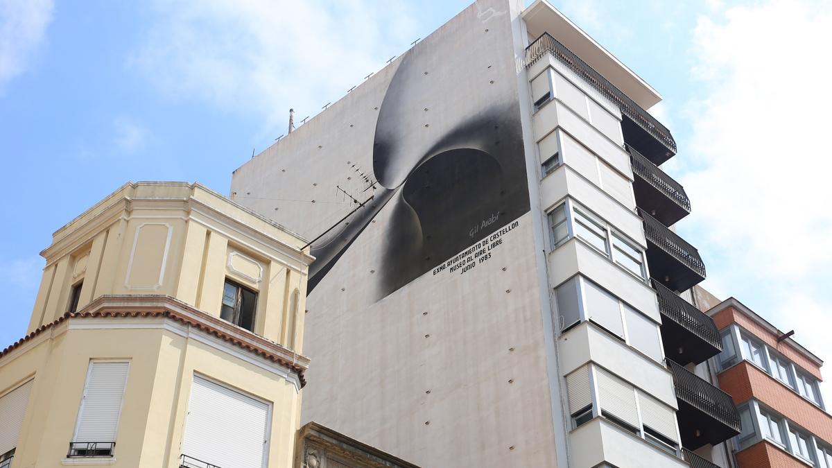 Paloma Blanca, de Gil Arabí, ubicada en la calle Mayor