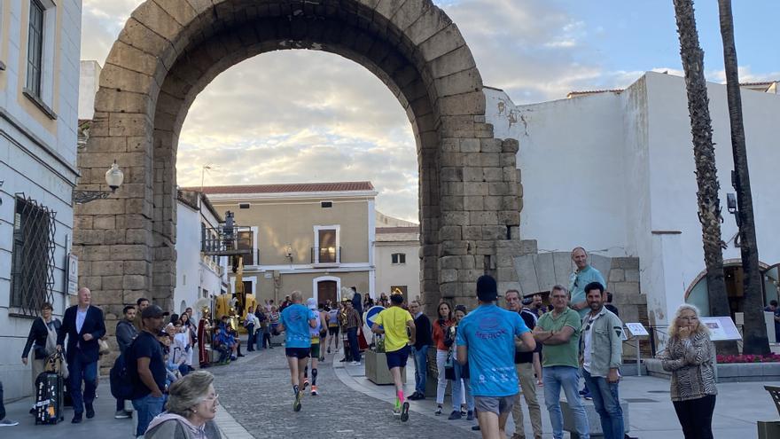 El atletismo toma el patrimonio en Mérida