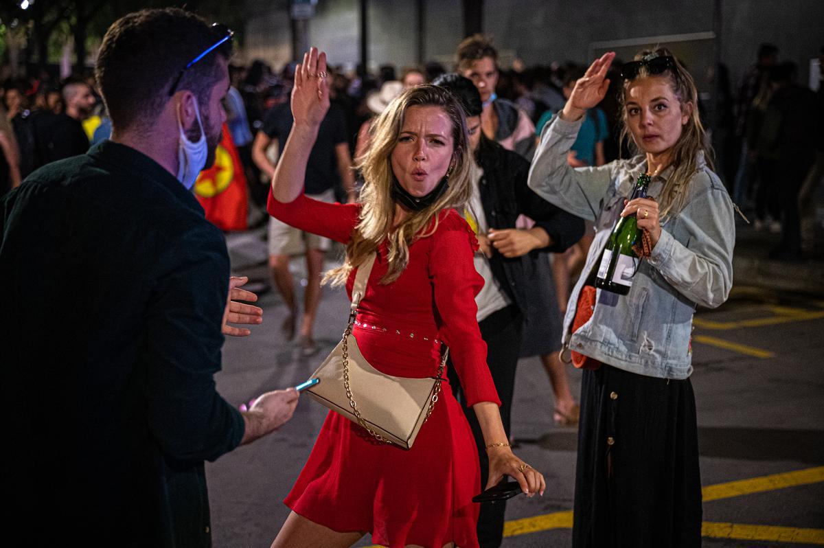 Ambiente de madrugada en el Born, tras el final del estado de alarma.