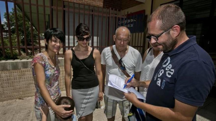 Padres del colegio Baix Vinalopó exigen más accesibilidad para el centro