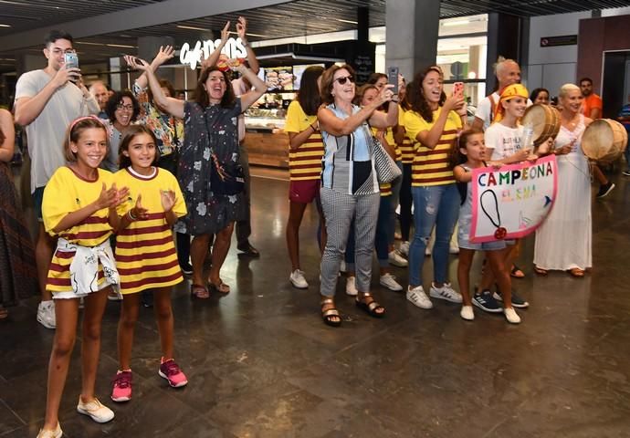 22/07/2019 TELDE.  Llegada al aeropuerto de Gran Canaria de Elena Melían, medalla en el Mundial de Sincronizada.  Fotógrafa: YAIZA SOCORRO.  | 22/07/2019 | Fotógrafo: Yaiza Socorro