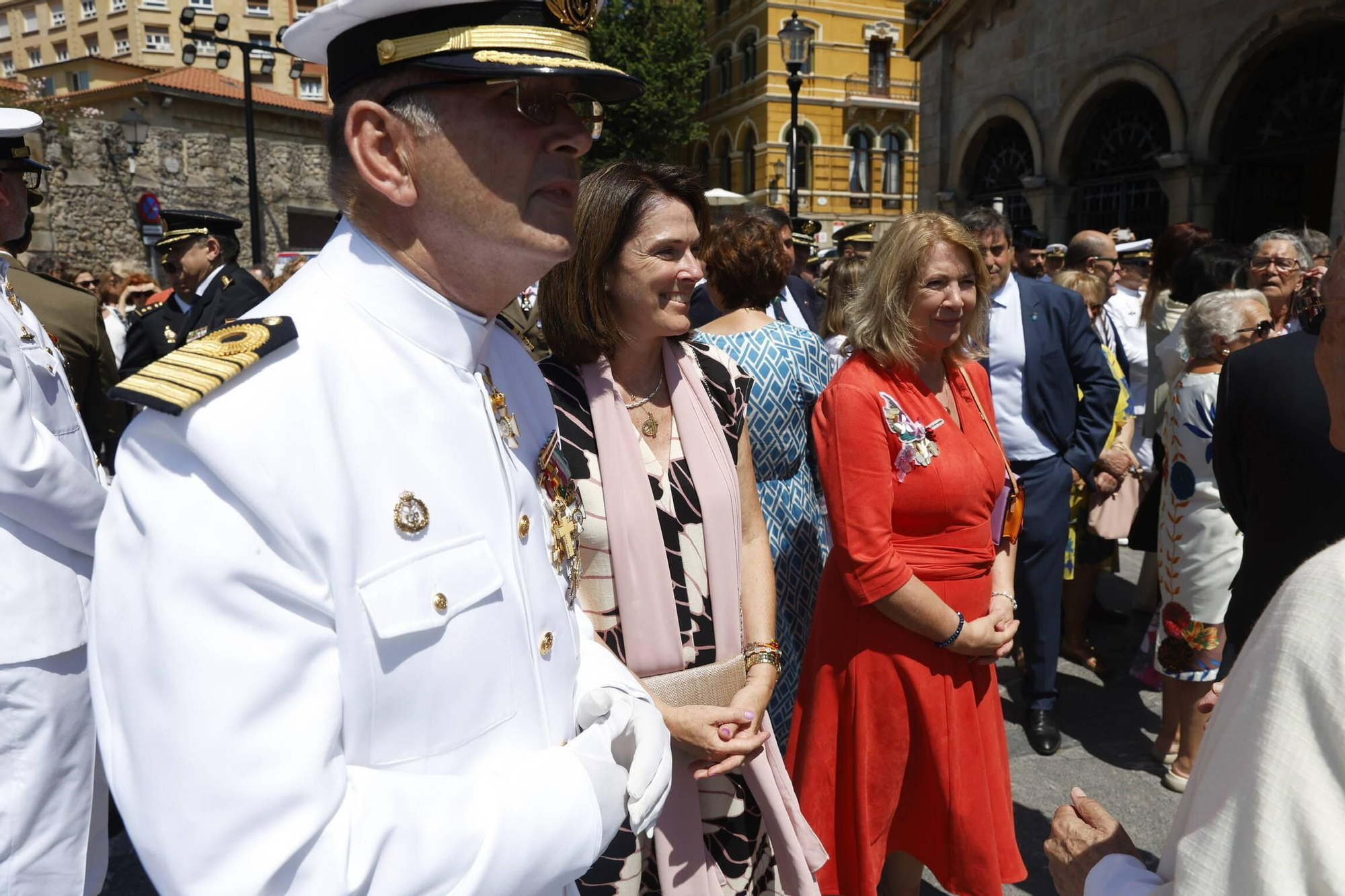 La misa con la Armada y la ofrenda floral del Carmen en Gijón, en imágenes