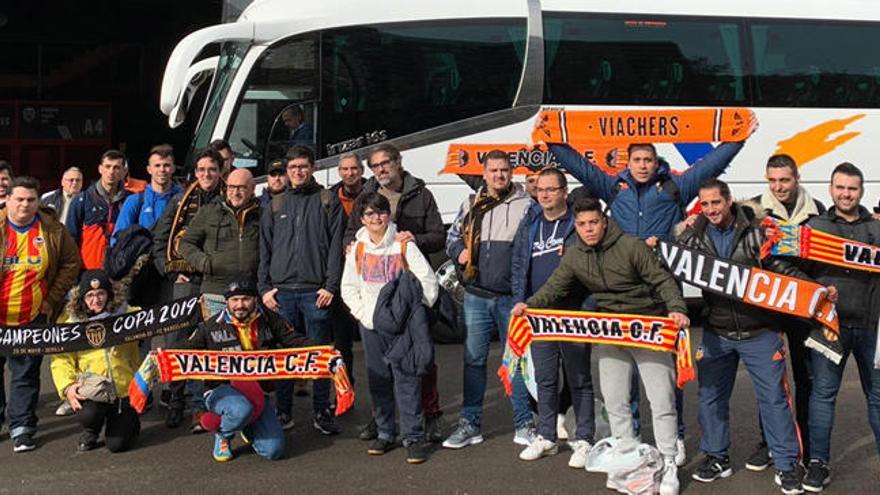 Los valientes que viajan con el Valencia CF a Las Gaunas