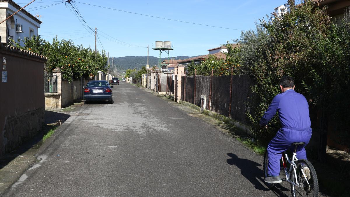 Una de las calles de la parcelación Cuevas de Altázar.