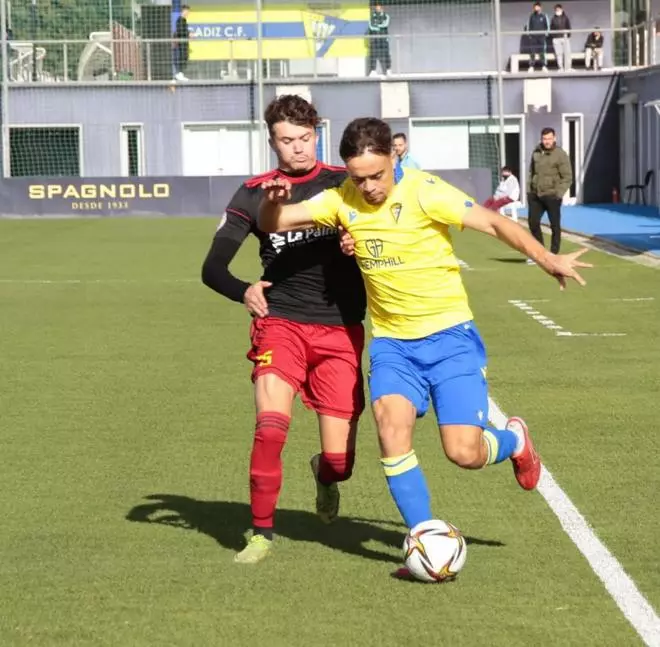 Valioso punto del Mensajero en su visita al filial del Cádiz