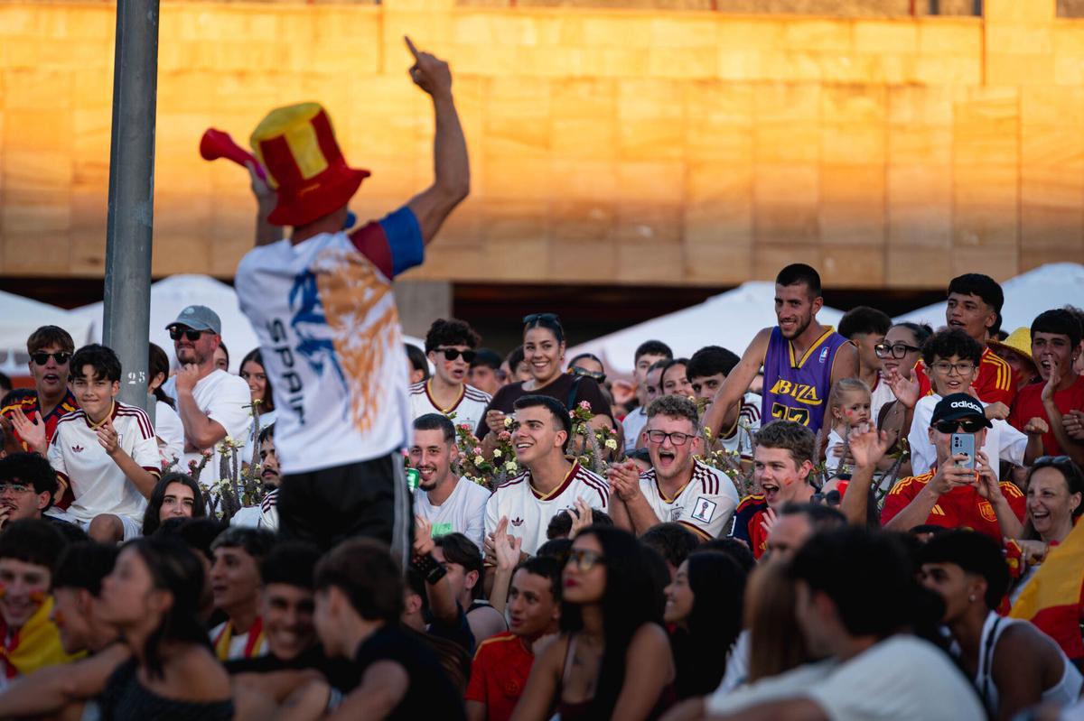 Ambiente de la afición tinerfeña en el Francia - España