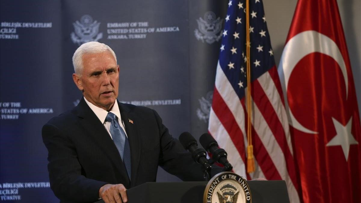 Pence, durante una rueda de prensa en Ankara.