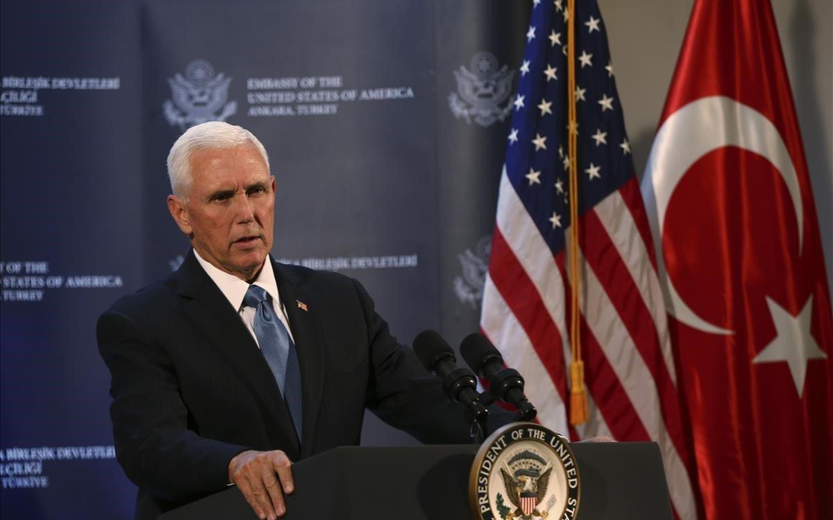 zentauroepp50447142 u s vice president mike pence  talks to members of the media191017200952