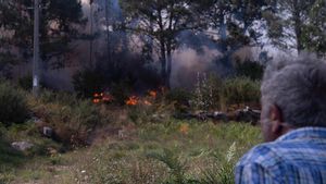 Efectivos de la Unidad Militar de Emergencias sofocan incendios en los municipios coruñeses de Corme y Camariñas