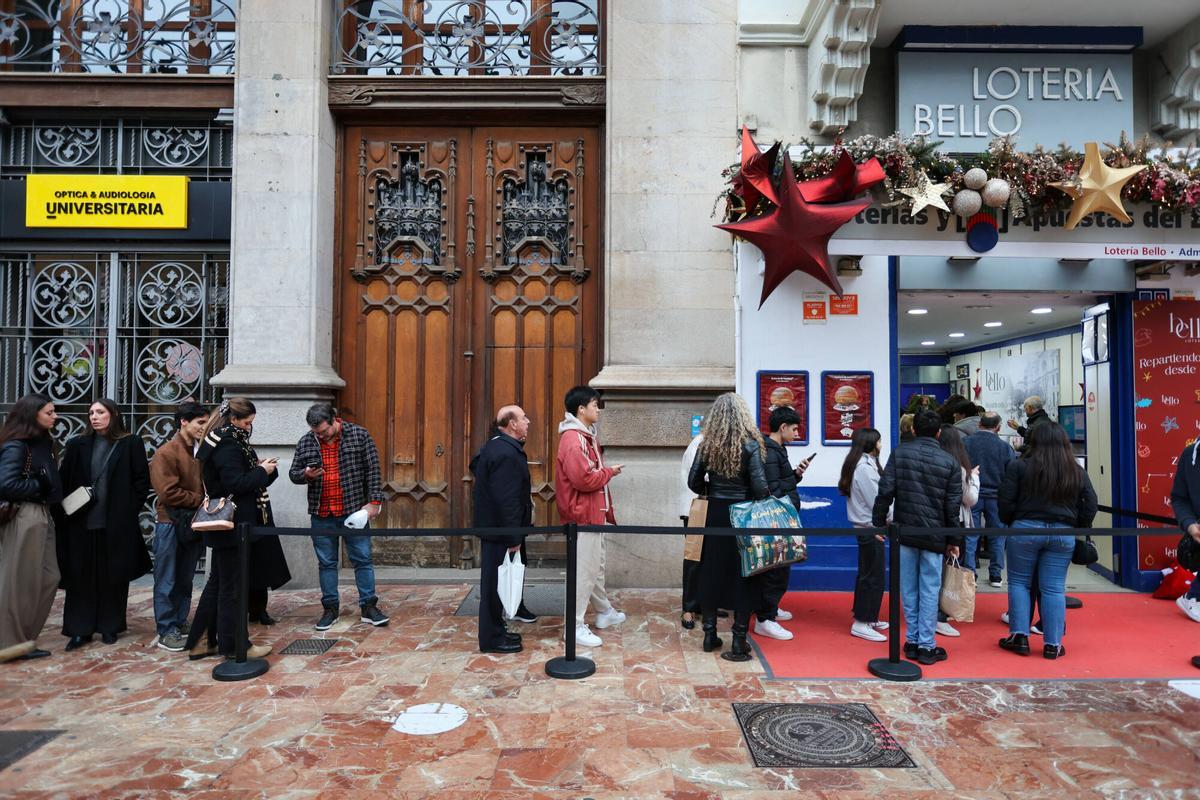 VALENCIA VLC COLAS EN LAS ADMINISTRACIONES DE LOTERIA EN VALENCIA