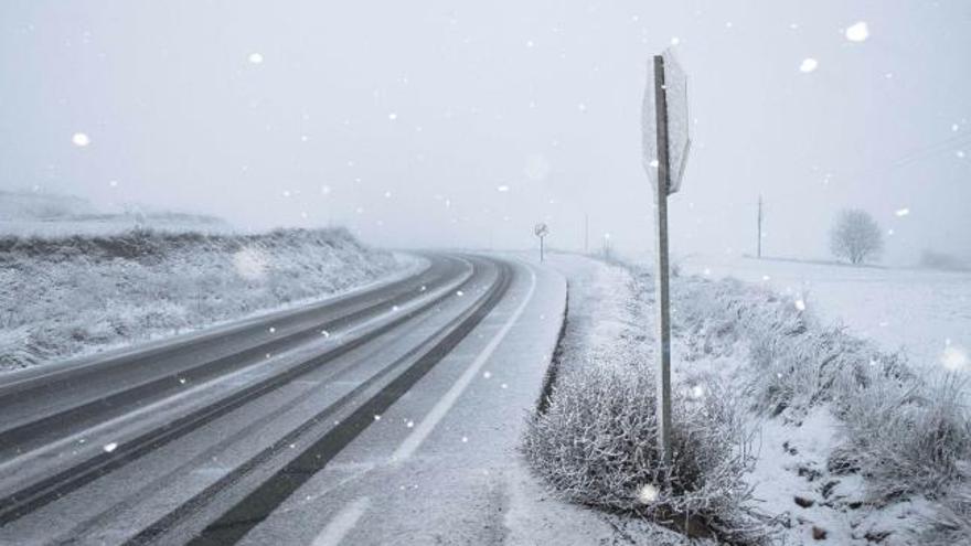 Nieve en la Font de la Figuera, ayer.