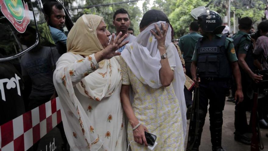 Asesinados 20 rehenes en el asalto a un restaurante en Bangladés
