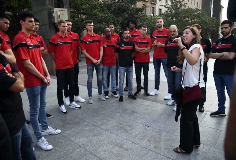 Recorrido turístico del Basket Zaragoza por la capital aragonesa