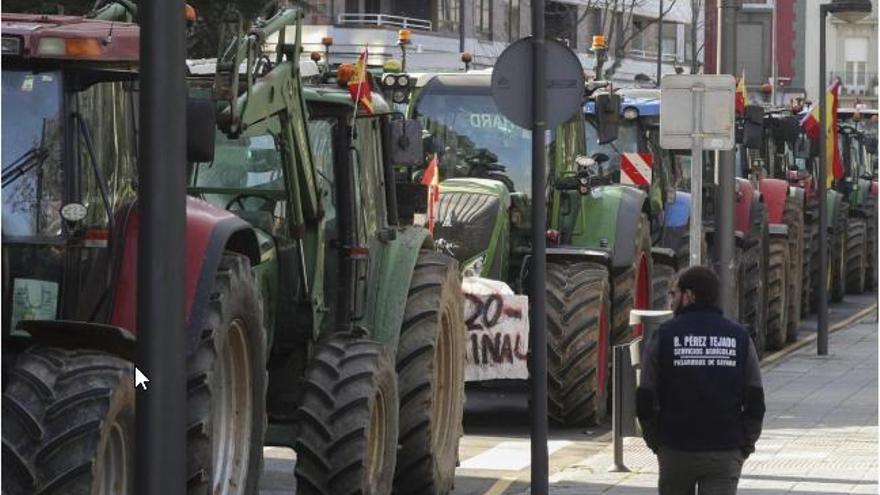Suben a once los cortes de carretera de las protestas de los agricultores en Extremadura