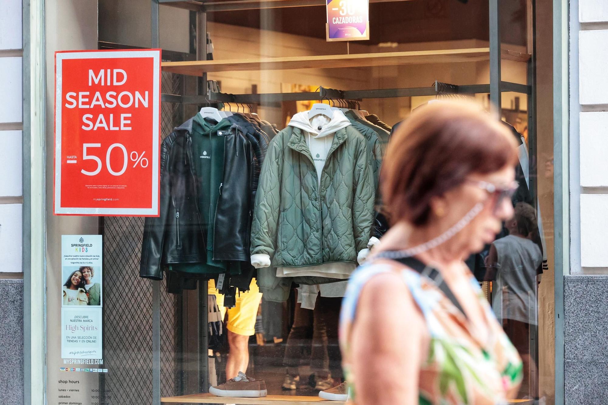 El calor lastra la venta de ropa en Canarias