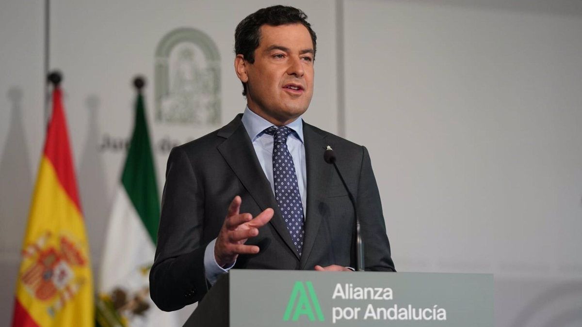 Juanma Moreno, este lunes en el Palacio de San Telmo de Sevilla.